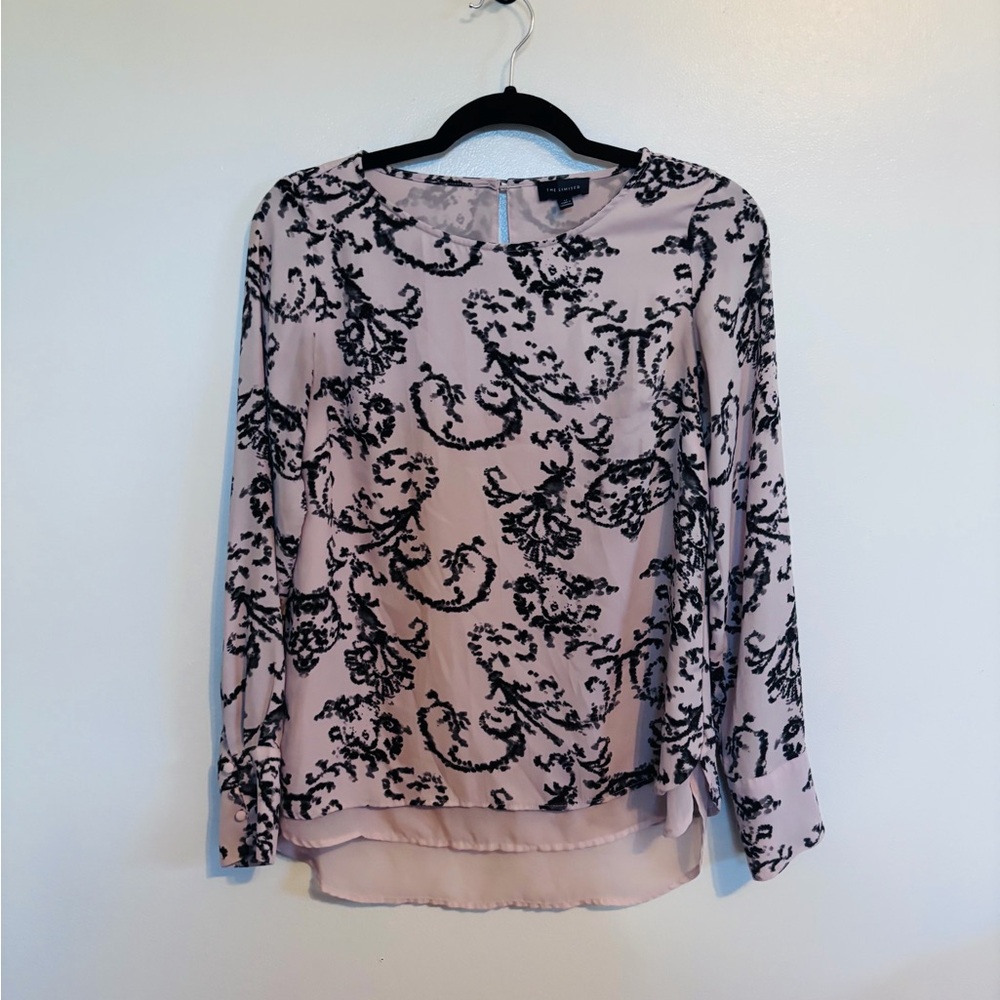 The limited long sleeve blouse with buttons at the cuffs. Size xs